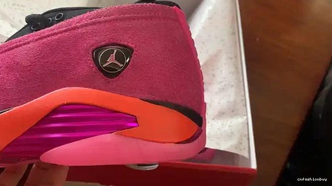 Shocking Retro Low (W) 14 Pink Jordan DH4121-600 0427